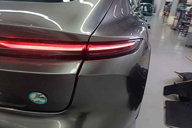Used Nio ET5 2022 75 kWh Right Rear Taillight