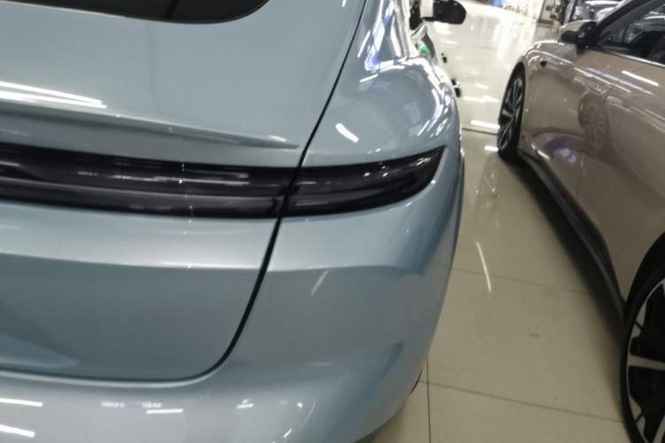 Used Nio ET5 2022 75 kWh Right Rear Taillight