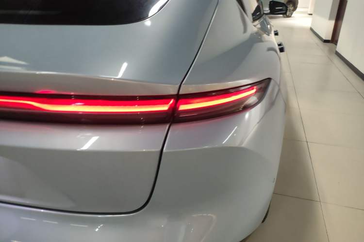 Used Nio ET5 2022 75 kWh Right Rear Taillight