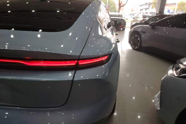 Used Nio ET5 2022 75 kWh Right Rear Taillight