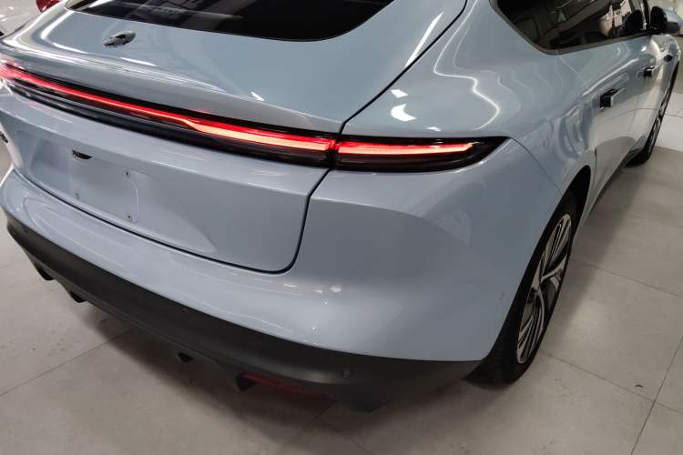 Used Nio ET5 2022 75 kWh Right Rear Taillight