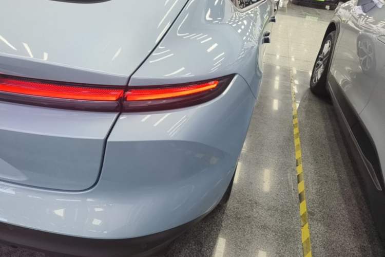 Used Nio ET5 2022 75 kWh Right Rear Taillight