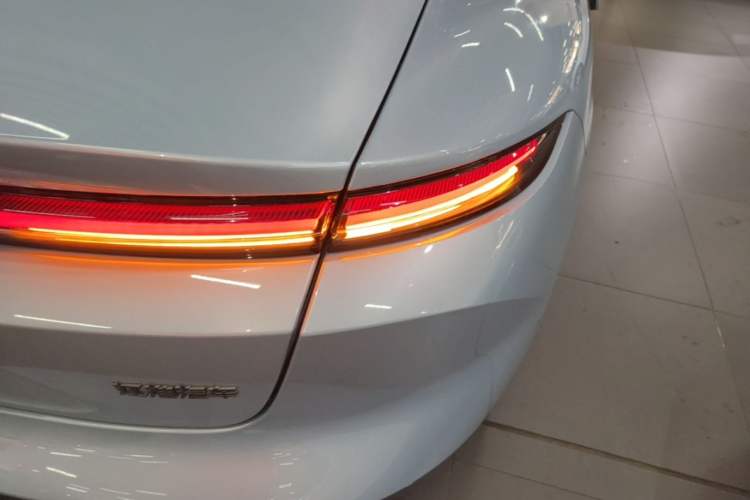 Used Nio ET5 2022 75 kWh Right Rear Taillight