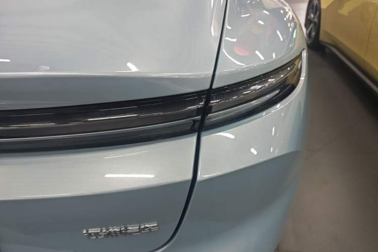 Used Nio ET5 2022 75 kWh Right Rear Taillight