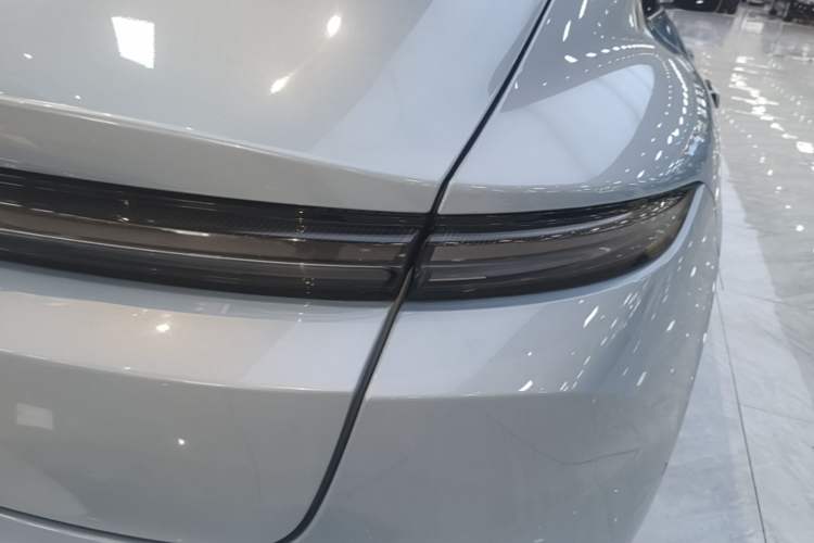 Used Nio ET5 2022 75 kWh Right Rear Taillight