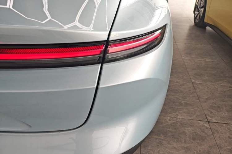 Used Nio ET5 2022 75 kWh Right Rear Taillight
