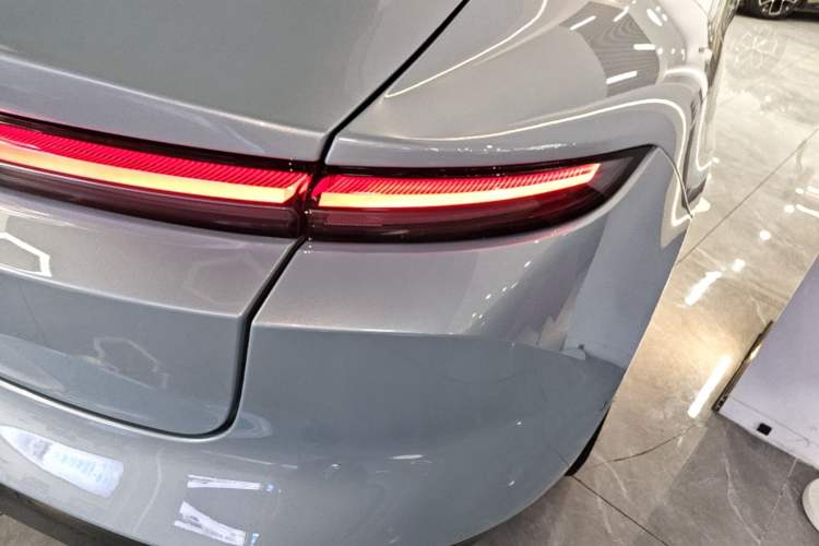 Used Nio ET5 2022 75 kWh Right Rear Taillight