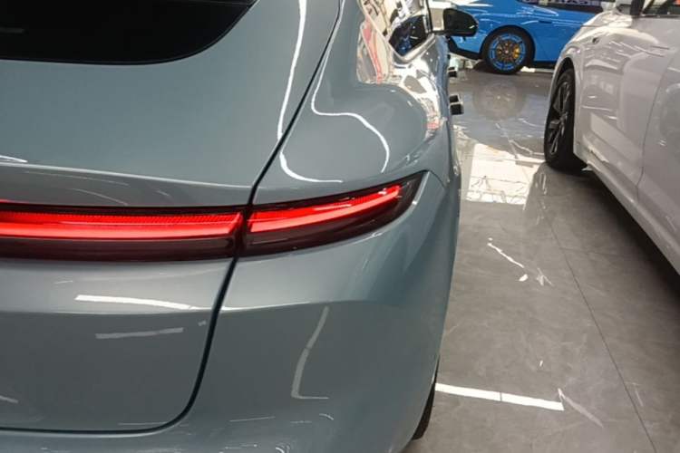 Used Nio ET5 2022 75 kWh Right Rear Taillight