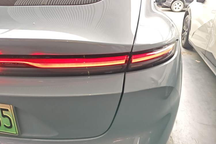 Used Nio ET5 2022 75 kWh Right Rear Taillight