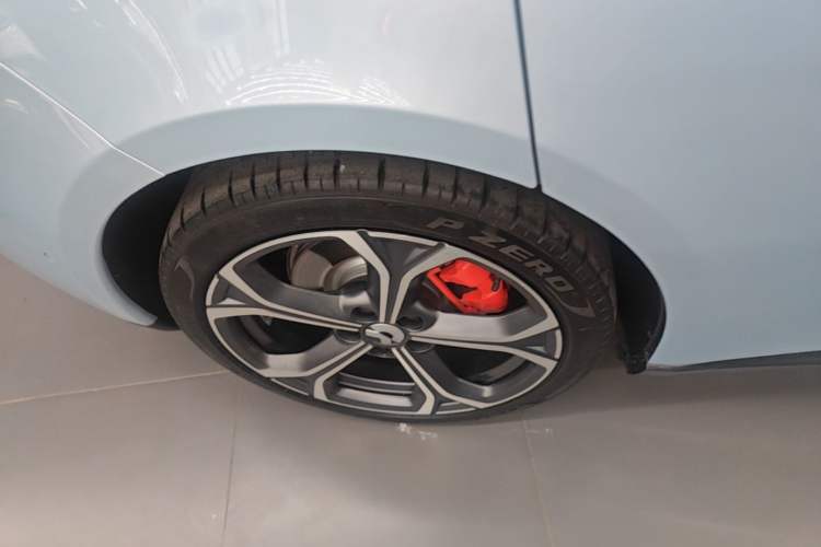 Used Nio ET5 2022 75 kWh Right Rear Wheel Hub