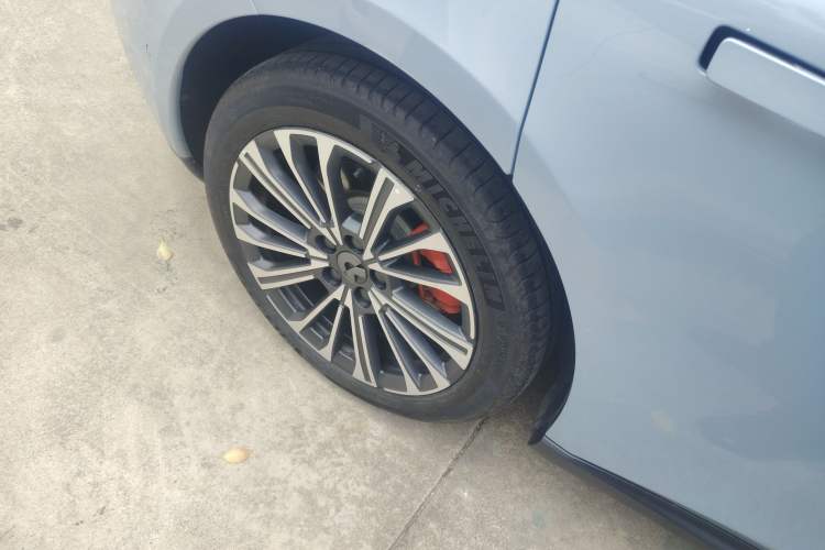 Used Nio ET5 2022 75 kWh Right Rear Wheel Hub