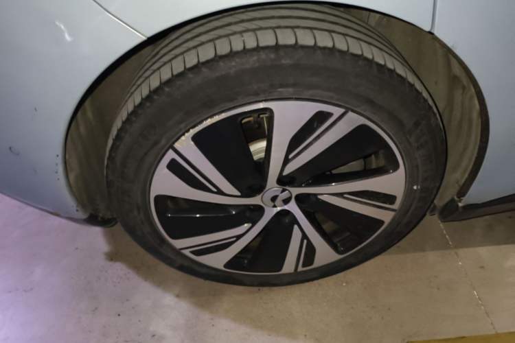 Used Nio ET5 2022 75 kWh Right Rear Wheel Hub