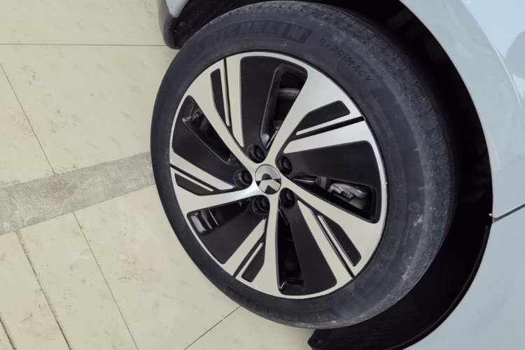 Used Nio ET5 2022 75 kWh Right Rear Wheel Hub