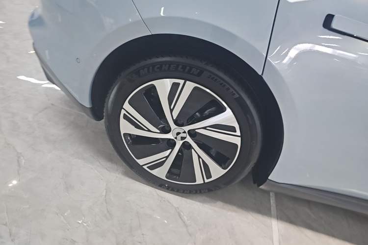 Used Nio ET5 2022 75 kWh Right Rear Wheel Hub