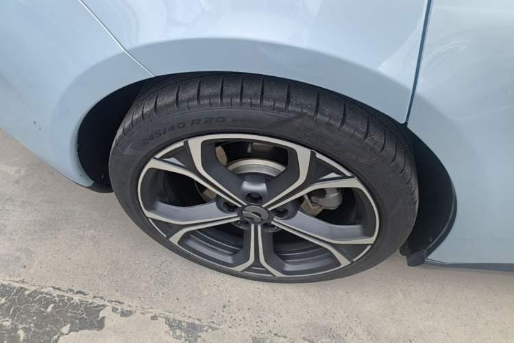 Used Nio ET5 2022 75 kWh Right Rear Wheel Hub
