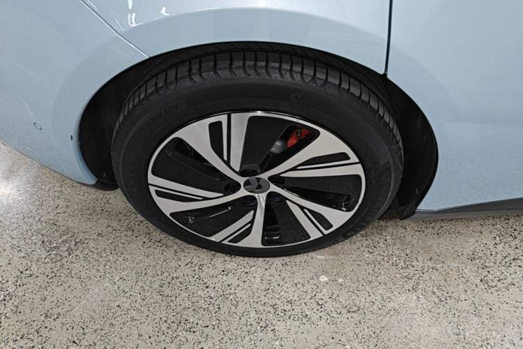 Used Nio ET5 2022 75 kWh Right Rear Wheel Hub
