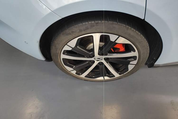 Used Nio ET5 2022 75 kWh Right Rear Wheel Hub