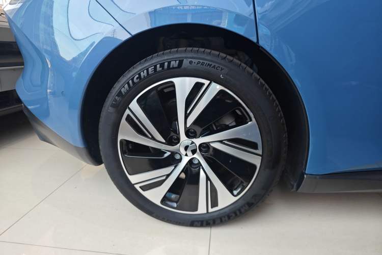 Used Nio ET5 2022 100 kWh Right Rear Wheel Hub