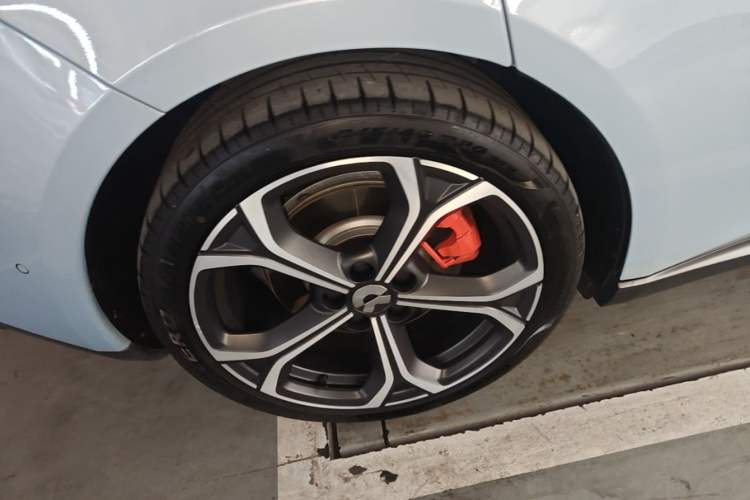 Used Nio ET5 2022 75 kWh Right Rear Wheel Hub