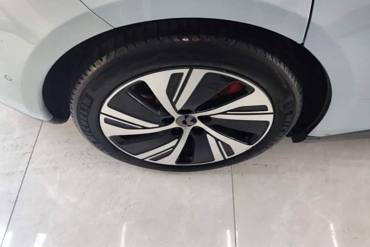 Used Nio ET5 2022 75 kWh Right Rear Wheel Hub