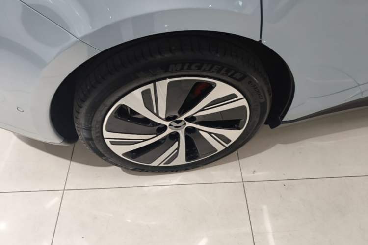 Used Nio ET5 2022 75 kWh Right Rear Wheel Hub