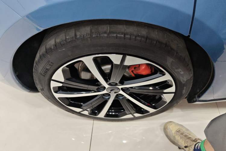 Used Nio ET5 2022 100 kWh Right Rear Wheel Hub