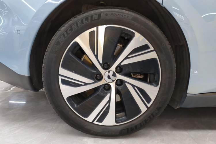 Used Nio ET5 2022 75 kWh Right Rear Wheel Hub