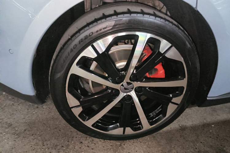 Used Nio ET5 2022 75 kWh Right Rear Wheel Hub