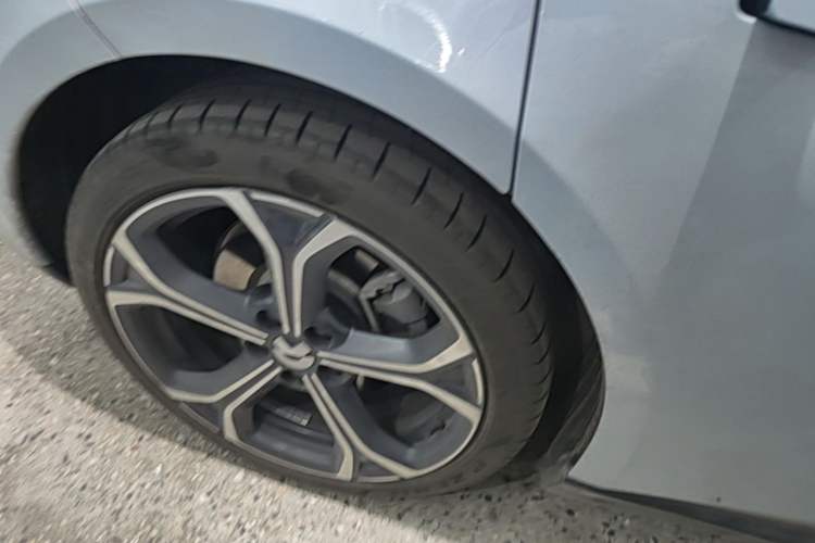 Used Nio ET5 2022 75 kWh Right Rear Wheel Hub