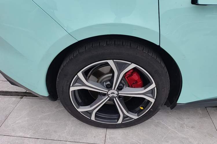 Used Nio ET5 2022 75 kWh Right Rear Wheel Hub