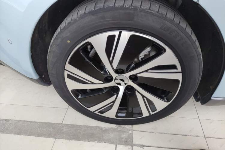 Used Nio ET5 2022 75 kWh Right Rear Wheel Hub