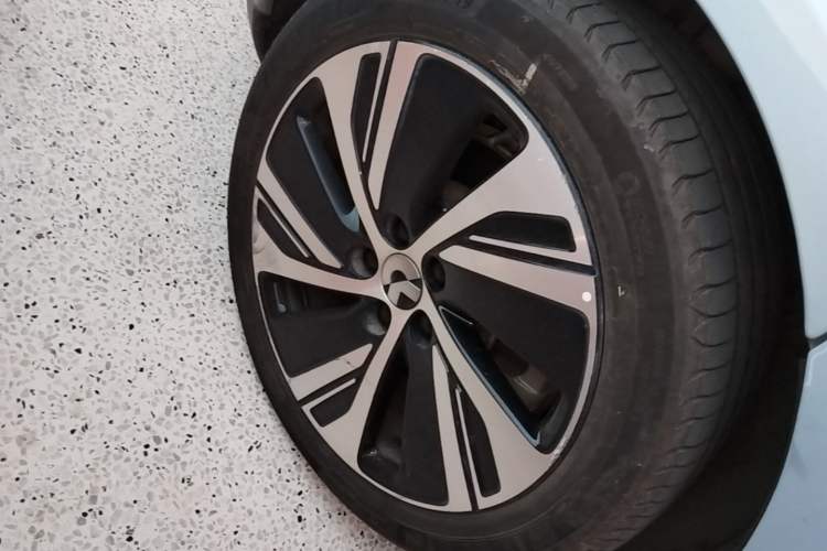 Used Nio ET5 2022 75 kWh Right Rear Wheel Hub