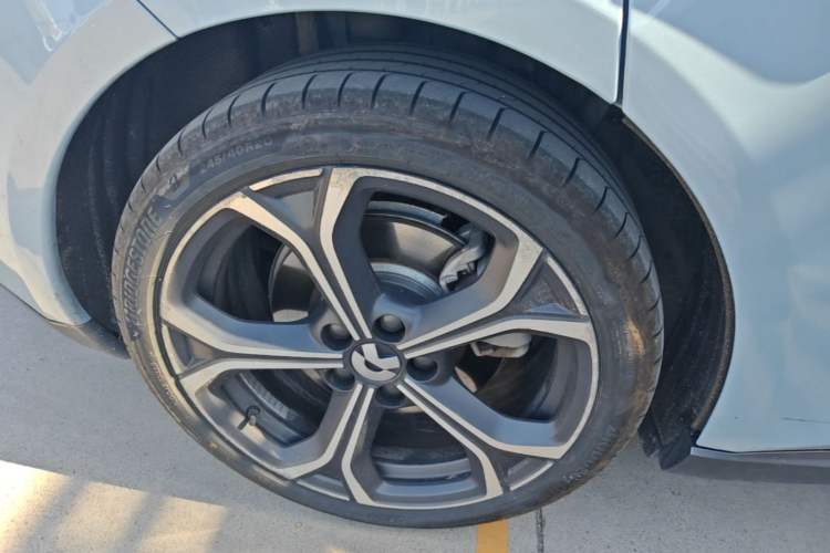 Used Nio ET5 2022 75 kWh Right Rear Wheel Hub
