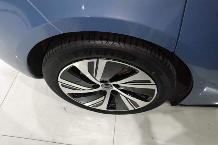 Used Nio ET5 2022 75 kWh Right Rear Wheel Hub