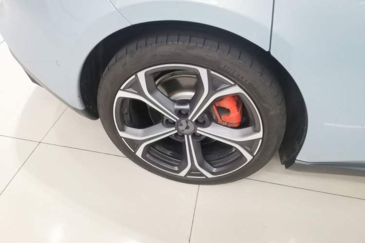 Used Nio ET5 2022 75 kWh Right Rear Wheel Hub