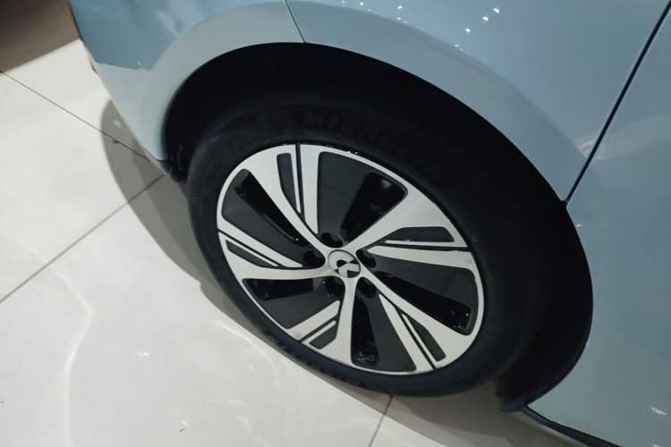 Used Nio ET5 2022 75 kWh Right Rear Wheel Hub