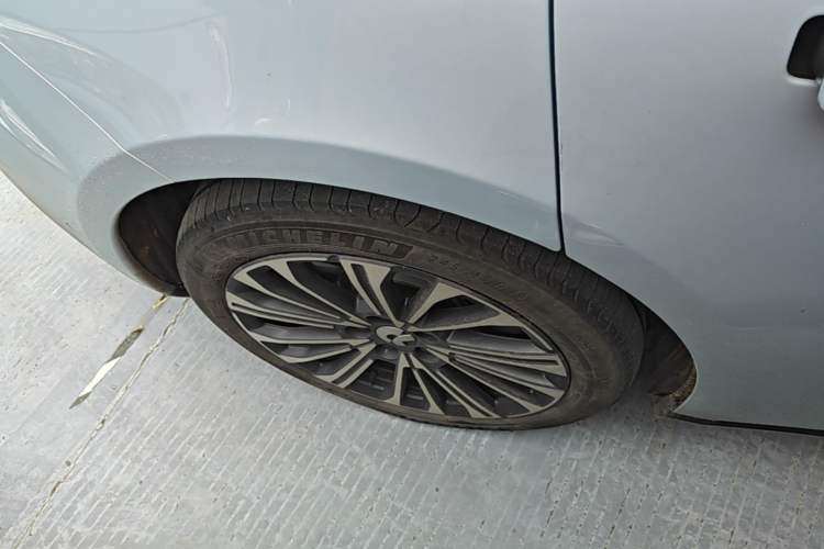 Used Nio ET5 2022 75 kWh Right Rear Wheel Hub