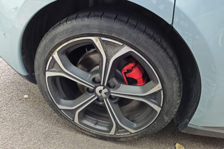 Used Nio ET5 2022 75 kWh Right Rear Wheel Hub
