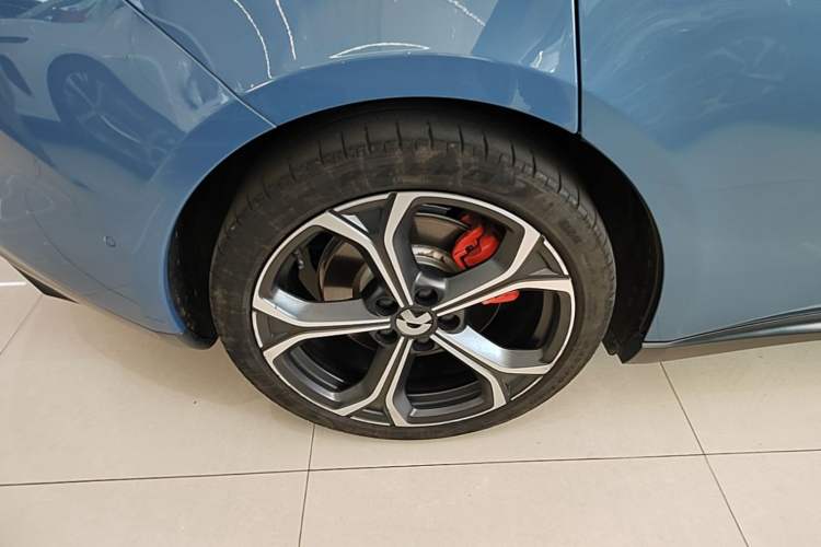 Used Nio ET5 2022 75 kWh Right Rear Wheel Hub
