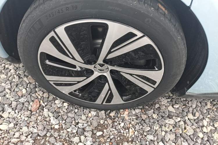 Used Nio ET5 2022 75 kWh Right Rear Wheel Hub