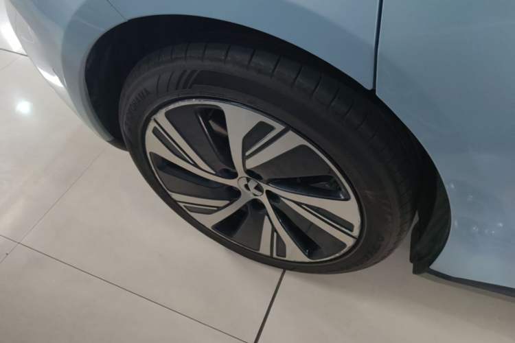 Used Nio ET5 2022 75 kWh Right Rear Wheel Hub