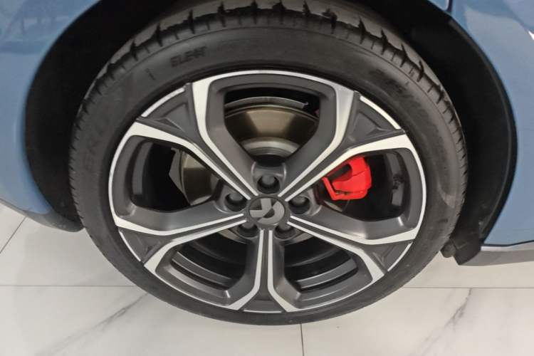 Used Nio ET5 2022 75 kWh Right Rear Wheel Hub