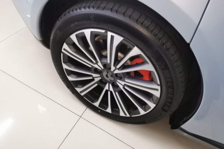 Used Nio ET5 2022 75 kWh Right Rear Wheel Hub