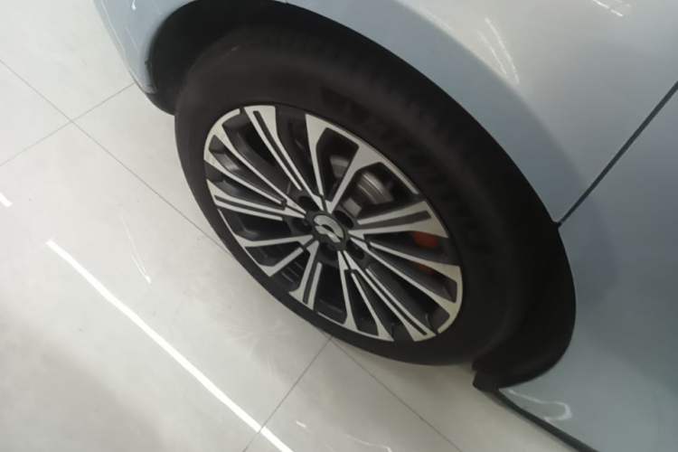 Used Nio ET5 2022 75 kWh Right Rear Wheel Hub