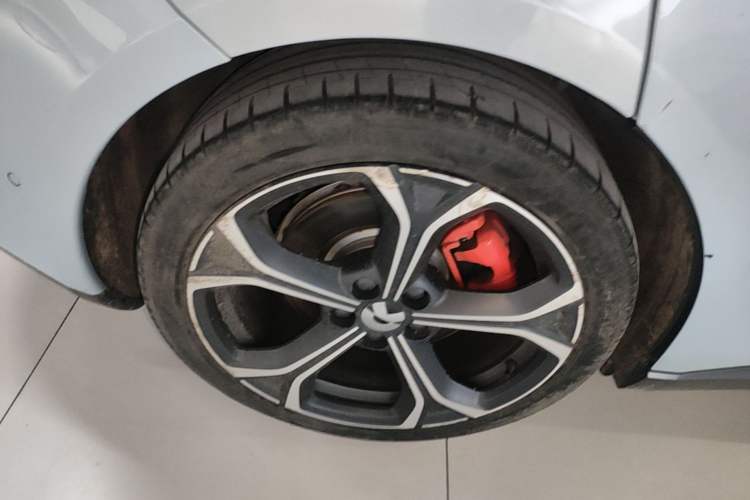 Used Nio ET5 2022 75 kWh Right Rear Wheel Hub