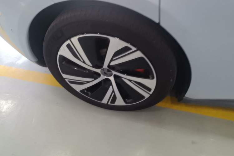 Used Nio ET5 2022 75 kWh Right Rear Wheel Hub