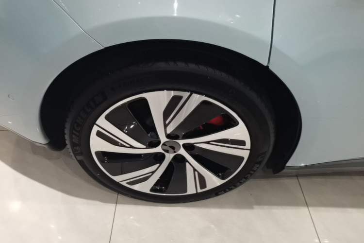 Used Nio ET5 2022 75 kWh Right Rear Wheel Hub