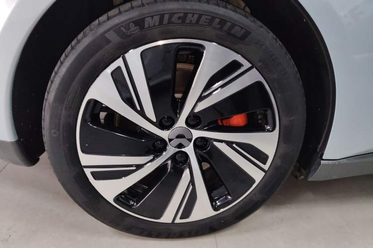 Used Nio ET5 2022 75 kWh Right Rear Wheel Hub