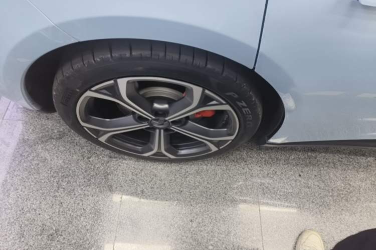 Used Nio ET5 2022 75 kWh Right Rear Wheel Hub
