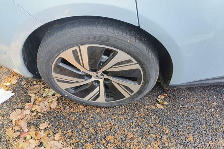 Used Nio ET5 2022 75 kWh Right Rear Wheel Hub